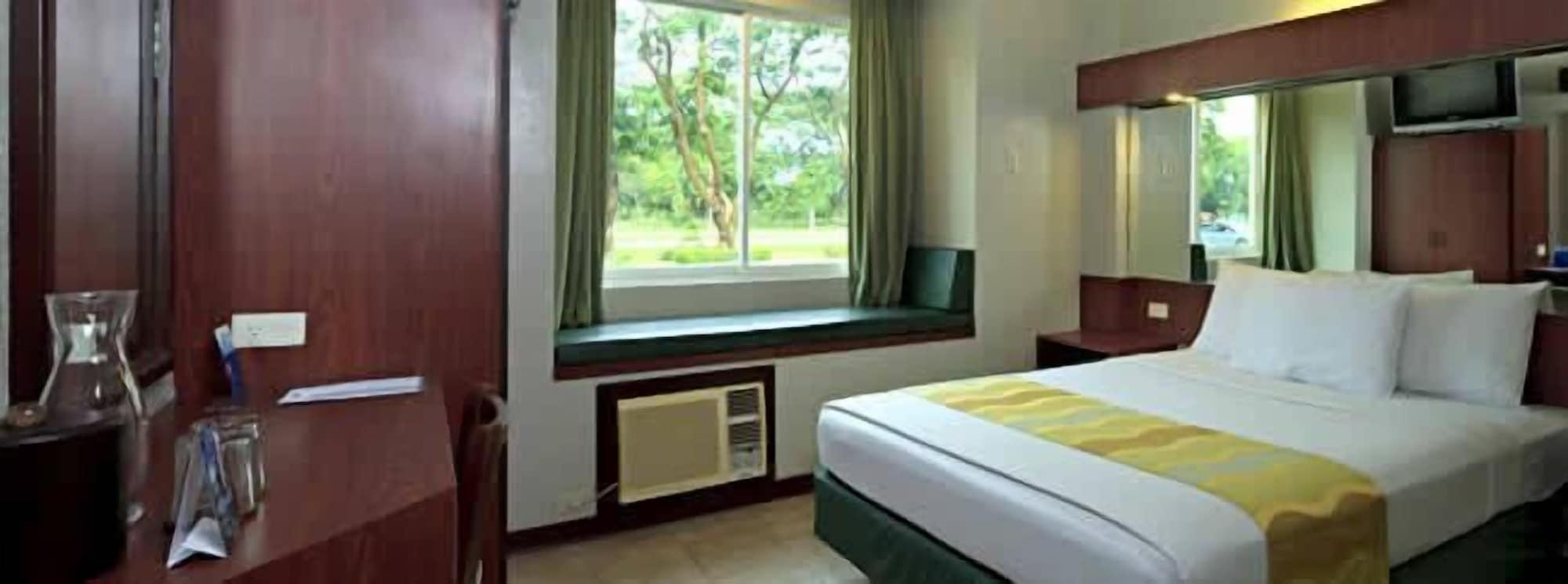 Microtel By Wyndham Tarlac Ngoại thất bức ảnh
