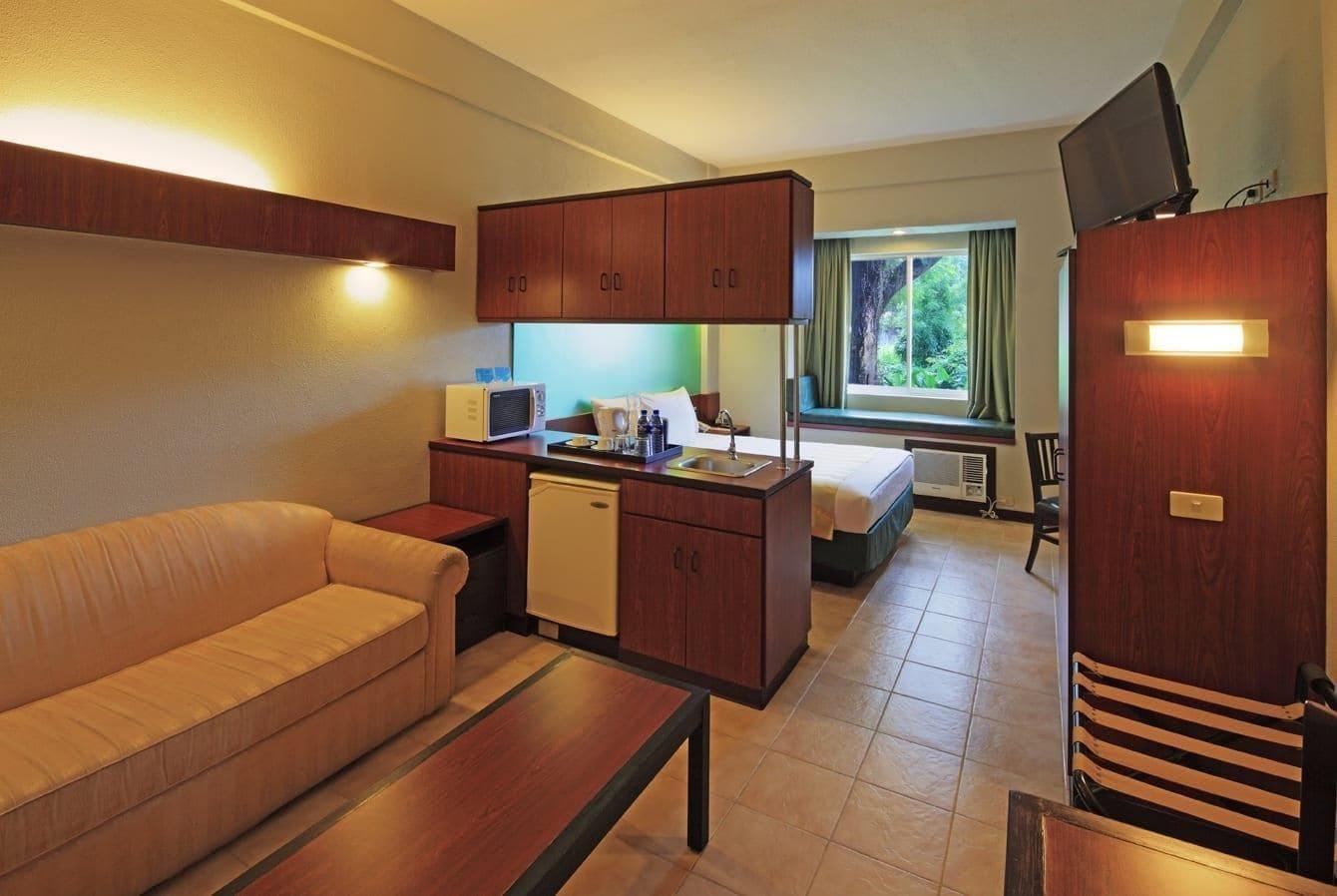 Microtel By Wyndham Tarlac Ngoại thất bức ảnh