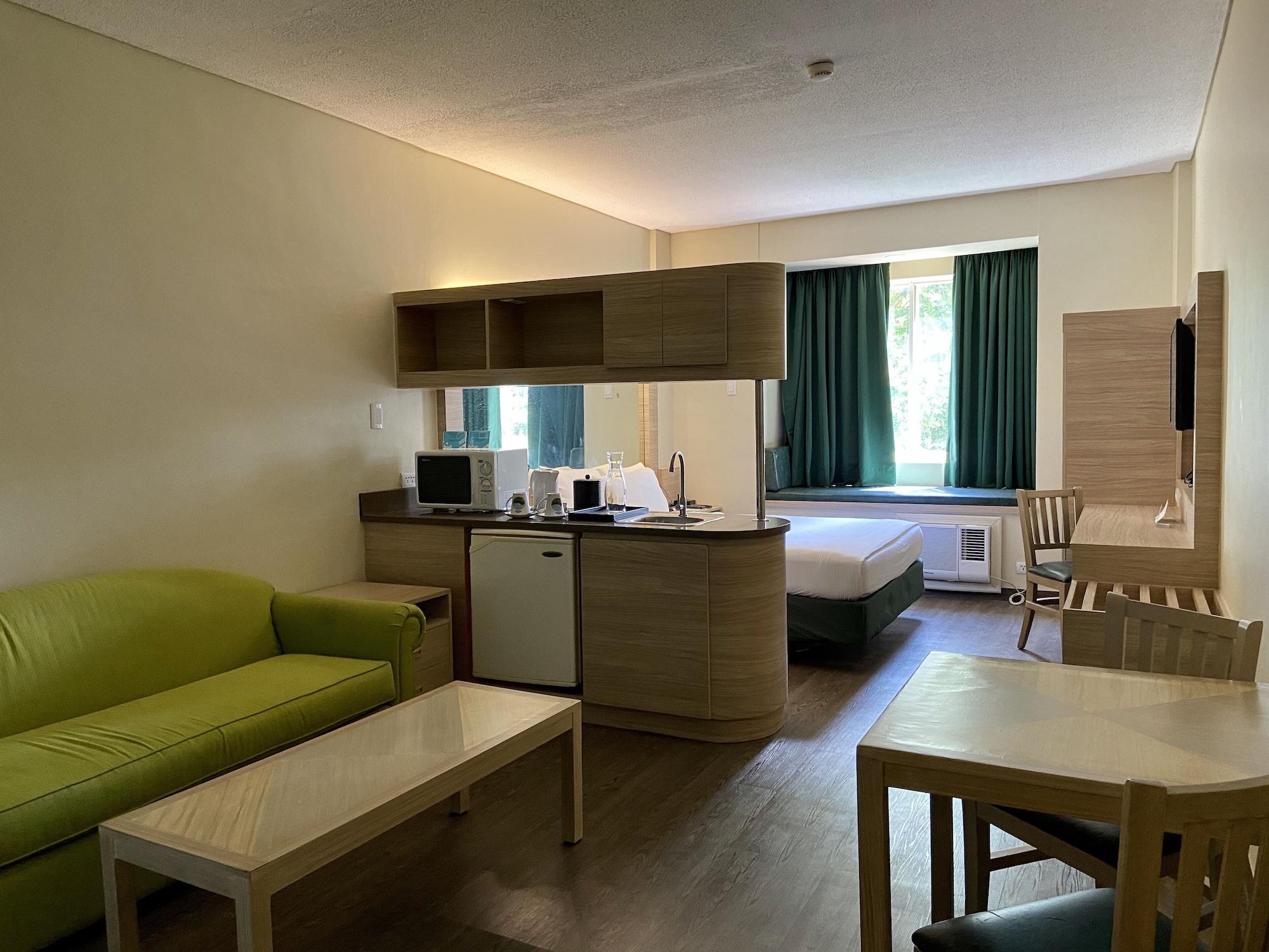 Microtel By Wyndham Tarlac Ngoại thất bức ảnh