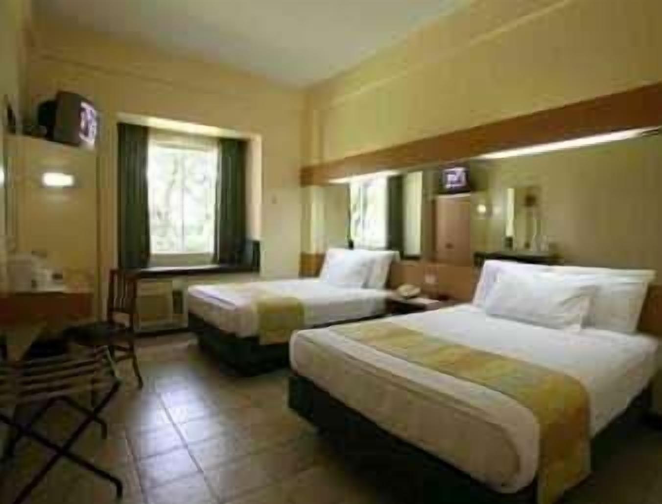 Microtel By Wyndham Tarlac Ngoại thất bức ảnh