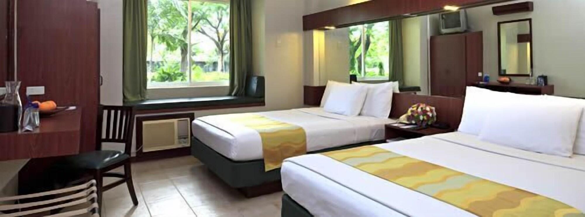 Microtel By Wyndham Tarlac Ngoại thất bức ảnh