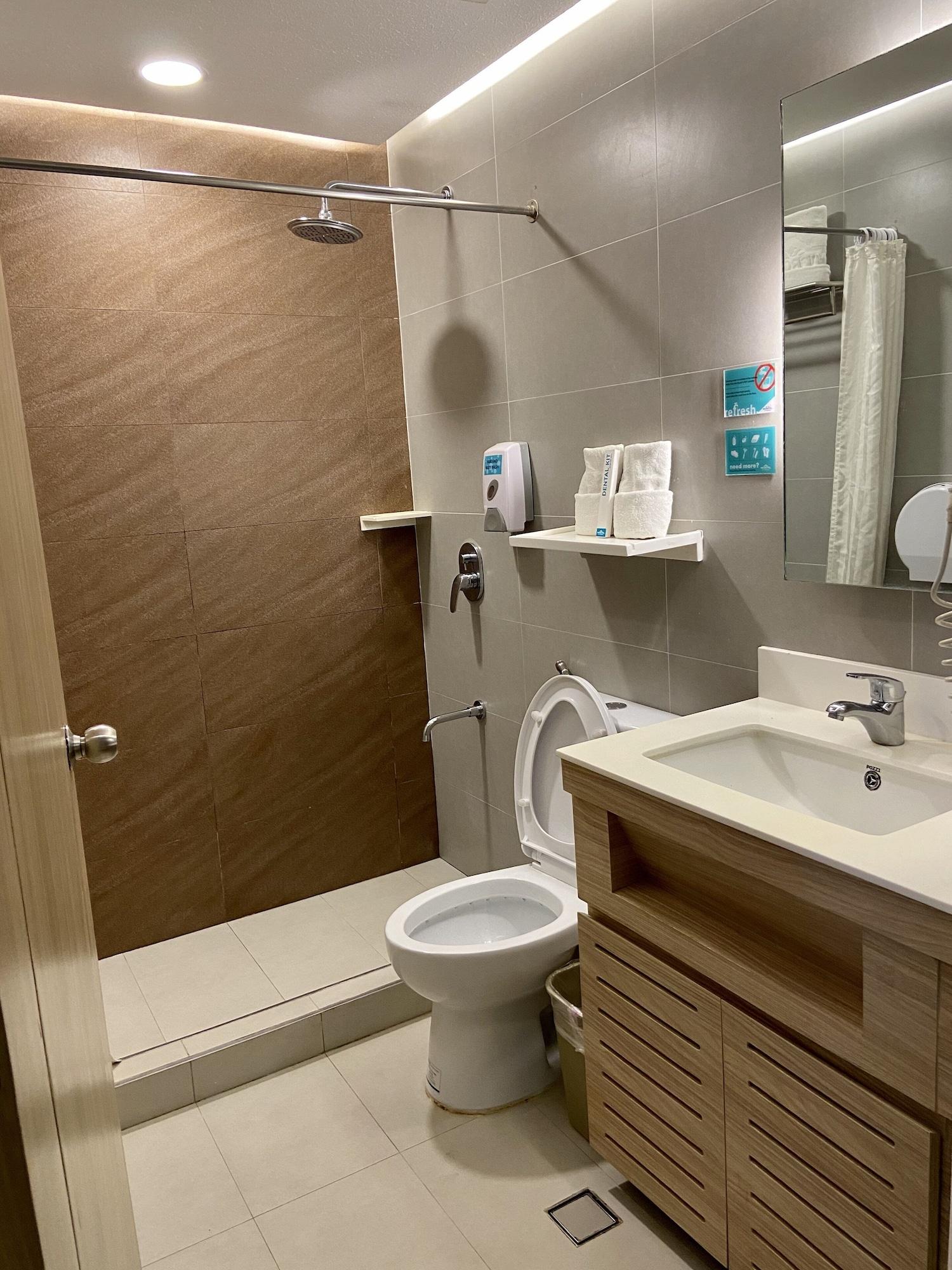 Microtel By Wyndham Tarlac Ngoại thất bức ảnh