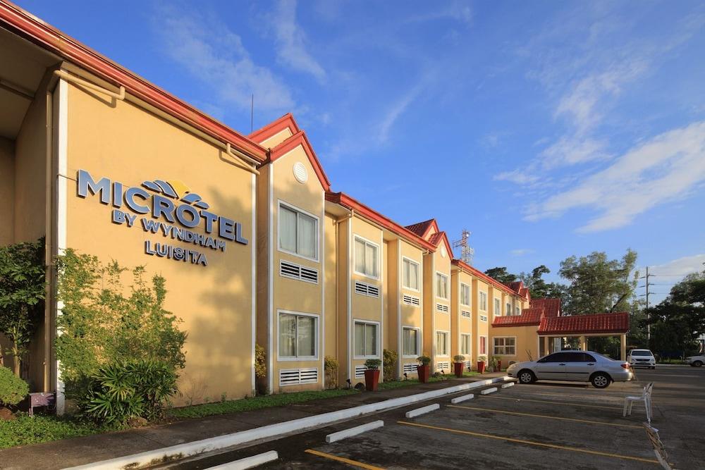 Microtel By Wyndham Tarlac Ngoại thất bức ảnh