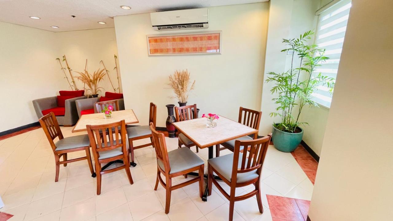 Microtel By Wyndham Tarlac Ngoại thất bức ảnh