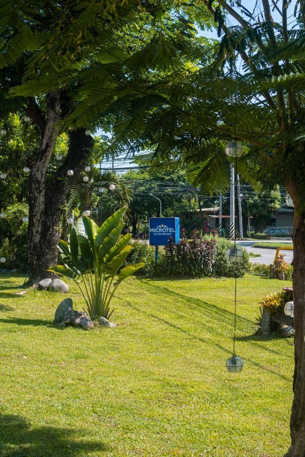 Microtel By Wyndham Tarlac Ngoại thất bức ảnh