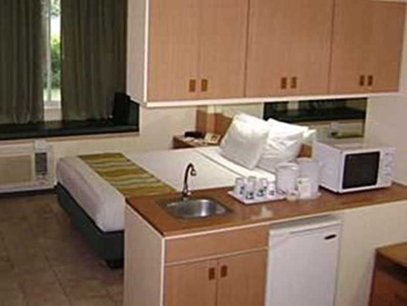 Microtel By Wyndham Tarlac Ngoại thất bức ảnh