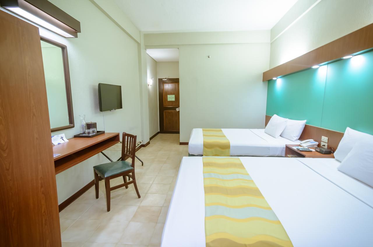 Microtel By Wyndham Tarlac Ngoại thất bức ảnh