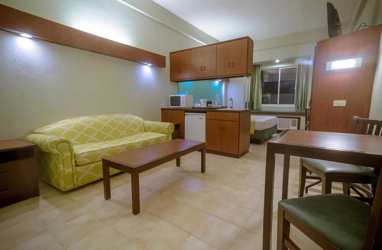 Microtel By Wyndham Tarlac Ngoại thất bức ảnh