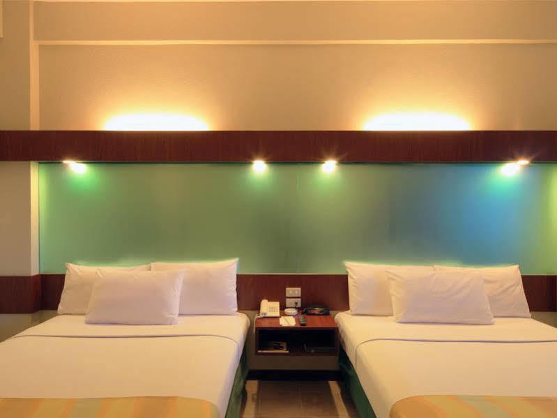 Microtel By Wyndham Tarlac Ngoại thất bức ảnh
