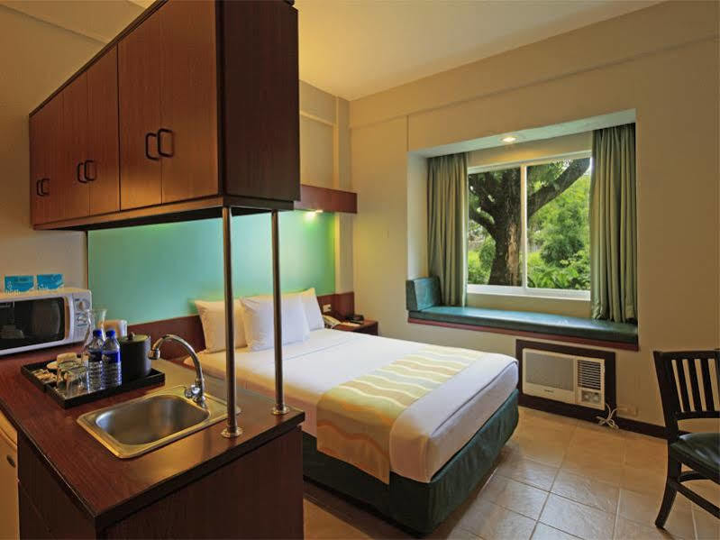 Microtel By Wyndham Tarlac Ngoại thất bức ảnh