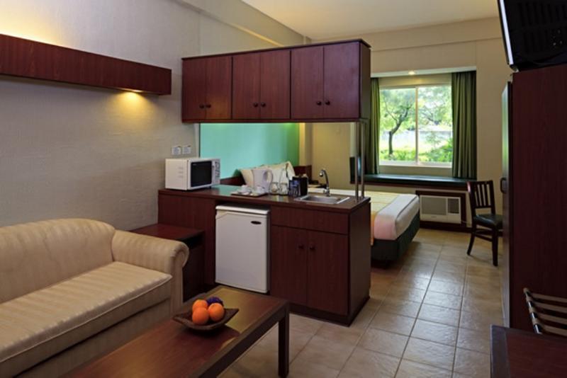 Microtel By Wyndham Tarlac Ngoại thất bức ảnh
